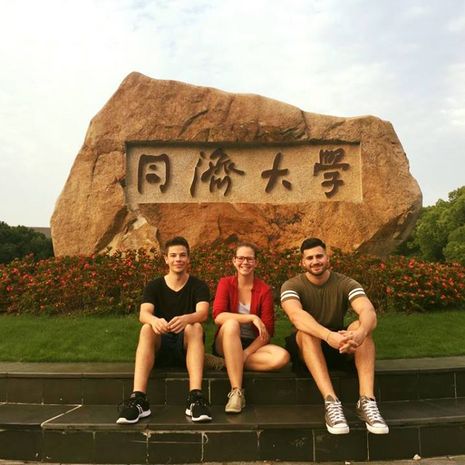 Atilla, Jessica und Sven auf dem Campus der Tongji-Universität
